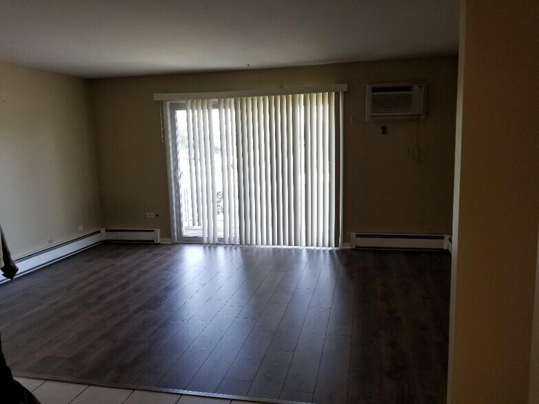 Building Photo - 12817 Carriage Ln