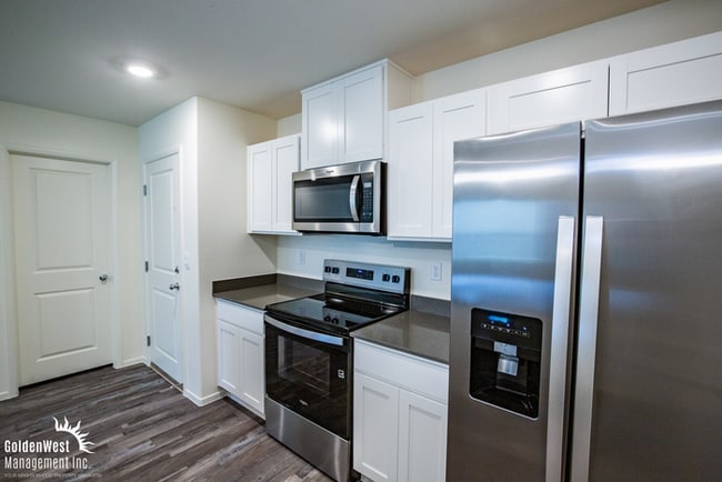 Building Photo - Brand New 3Bdm 2.5Ba Townhome in Aliante!