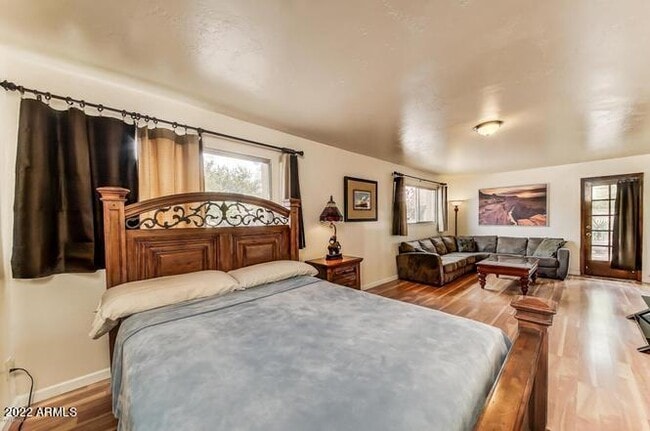 Building Photo - 137 E Fremont Dr