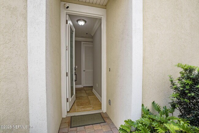 Building Photo - 137 3rd St S