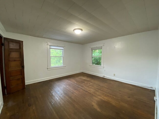 Building Photo - Available August 20th, 2026!