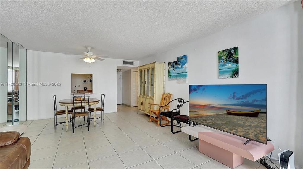 Building Photo - 3015 N Ocean Blvd