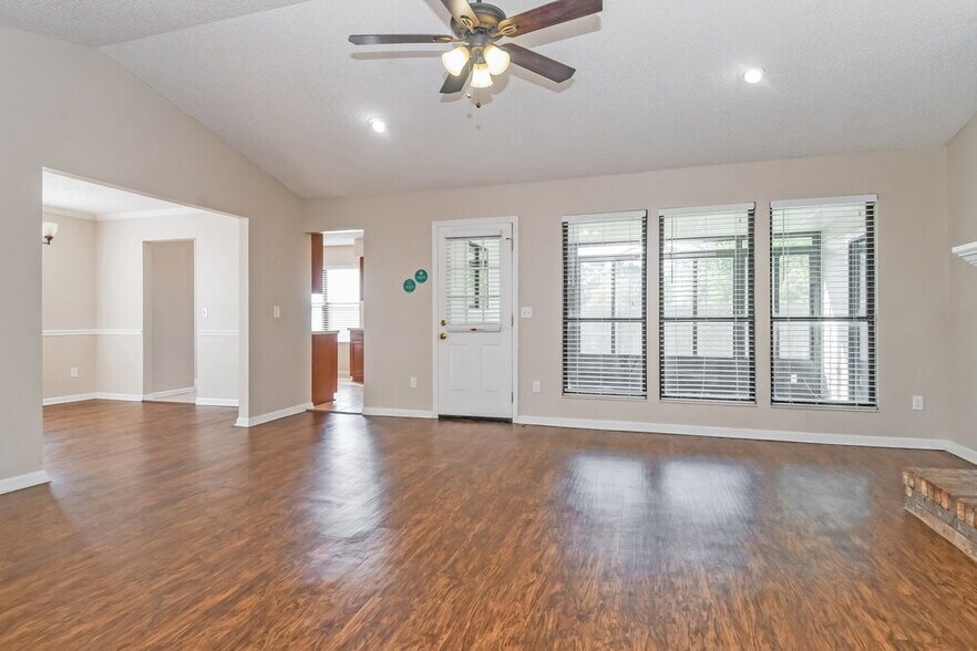 Building Photo - 8850 Cherry Hill Dr