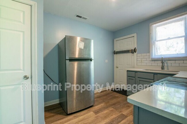 Building Photo - 208 52nd Pl N