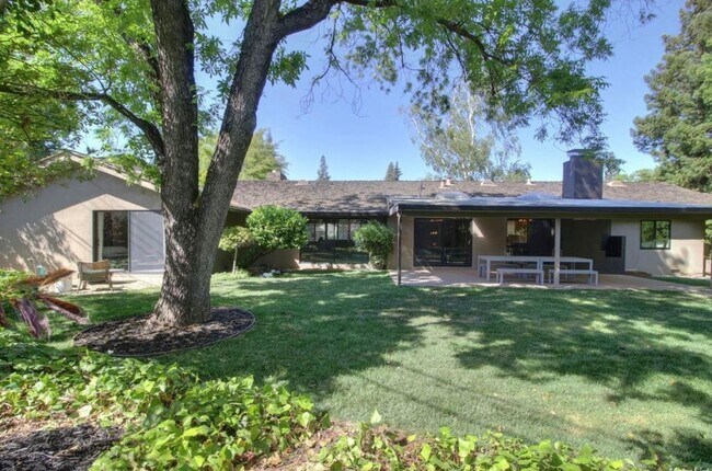 Building Photo - Elegant Fully Renovated 3/3 in Fair Oaks!