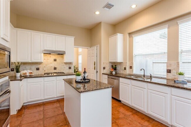 Building Photo - 3926 Palace Springs