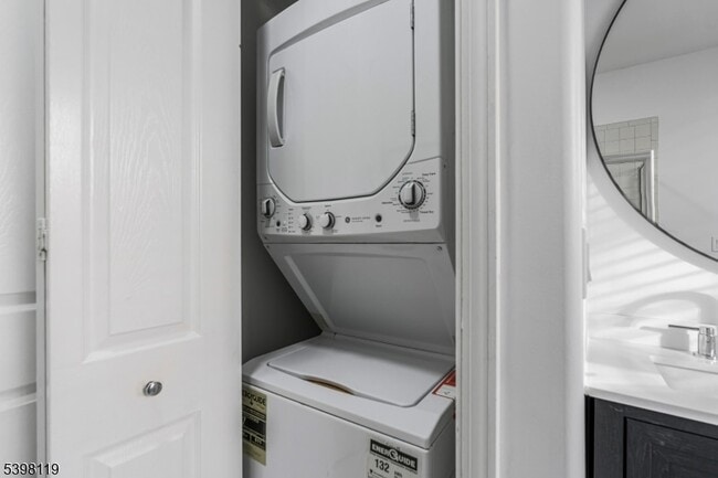 Building Photo - 225 Windmill Ct