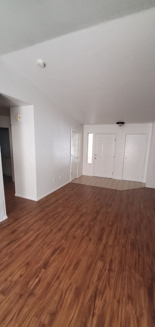 Building Photo - Turlock 2 Bedroom 2 Bath with Garage Triplex