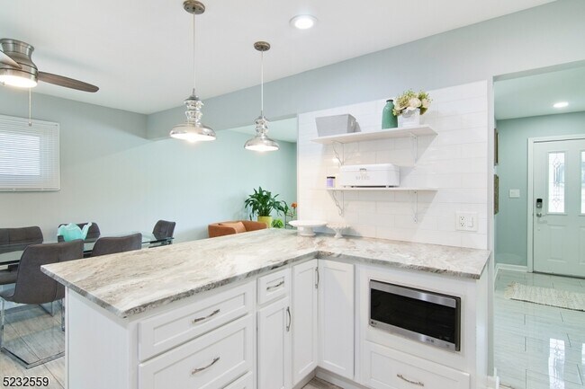 Building Photo - 237 Perry St