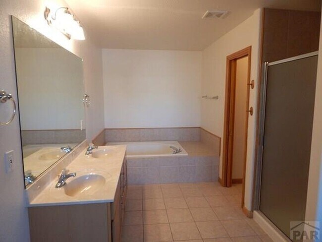 Building Photo - Mesa Vista Community 2BD/2.5BA Townhouse w...
