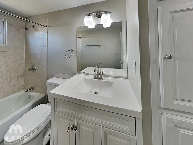 Building Photo - 545 Pickerington Hills Dr