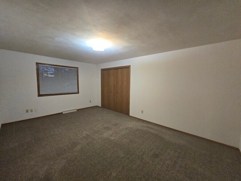 Building Photo - 2231 Cloudview Ct