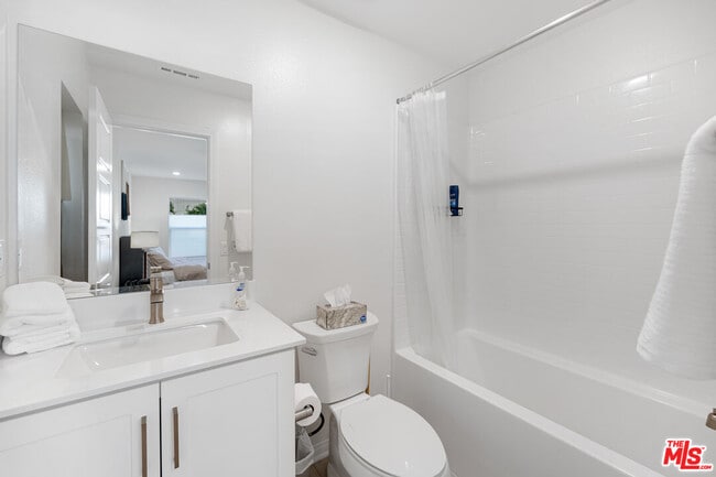 Building Photo - 768 Daniel Freeman Cir