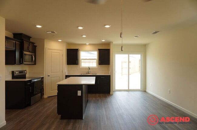Building Photo - Energy-Efficient 3 Bed / 2 Bath Home with Solar, Garage & Full Kitchen Appliances