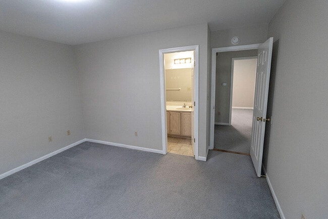 Building Photo - 214 Nikki Way