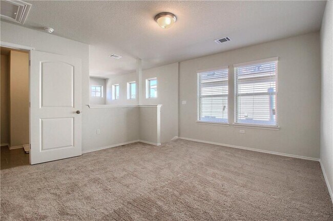 Building Photo - 13909 Osmarea Dr
