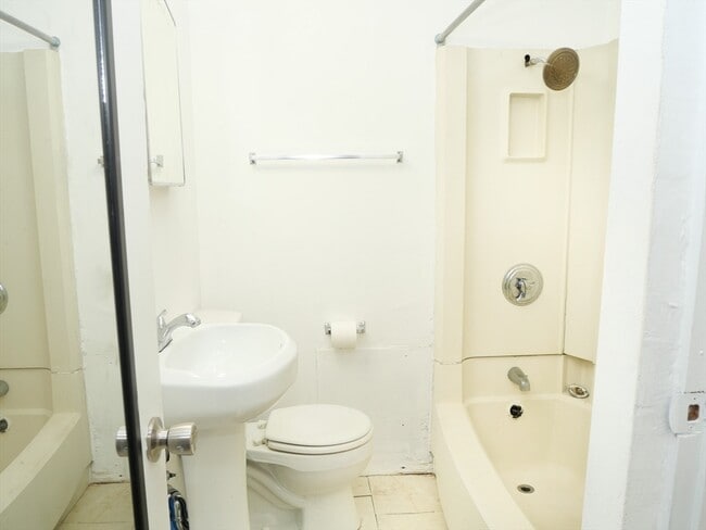 Building Photo - 259 W Newton St