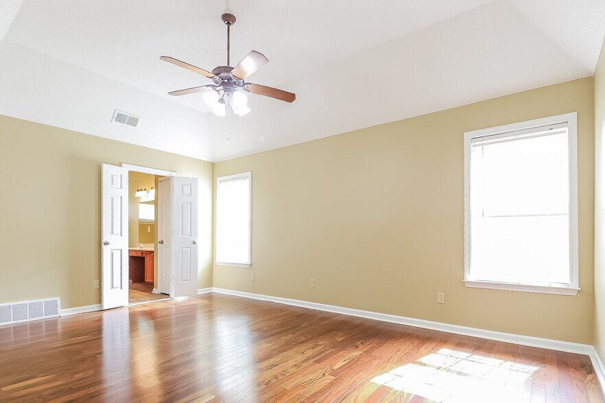 Building Photo - 10156 Lynham Dr