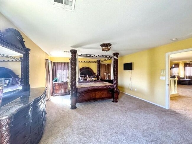 Building Photo - Welcome to your new home in North Las Vega...