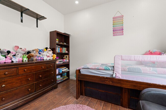 Building Photo - 7116 Torrey Mesa Ct