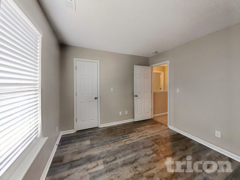 Building Photo - 5017 Gibbons Link Rd