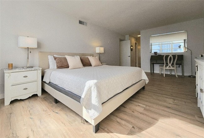 Building Photo - 2751 S Ocean Dr