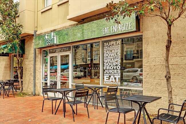 Building Photo - 2000 Bagby St