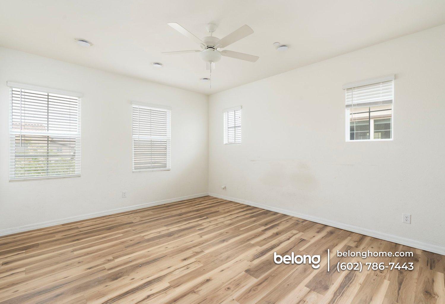 Building Photo - 221 E Balsam Dr