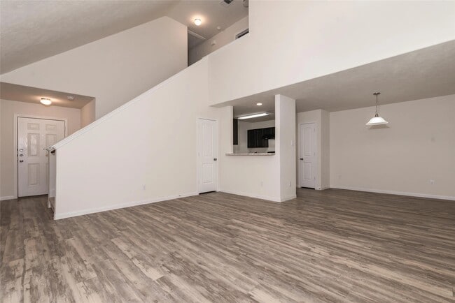 Building Photo - 4023 Rose Mary Bend