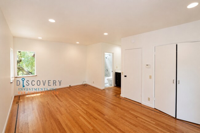 Building Photo - Montclair Four Bedroom Contemporary Late 20th Century Home