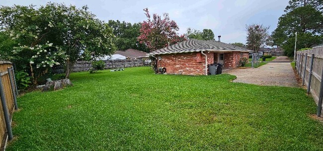 Building Photo - 2318 Stonewood Dr