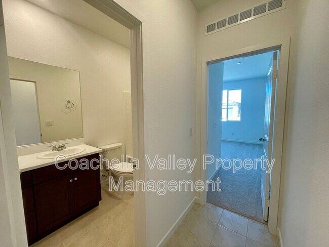 Building Photo - 11611 S Crescent St