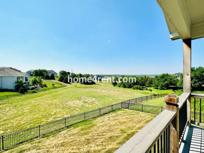Building Photo - Exceptional Olathe Home in the Cedar Creek Subdivision w/ Wood Floors and a Finished Basment!