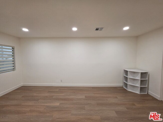 Building Photo - 1421 Greenfield Ave