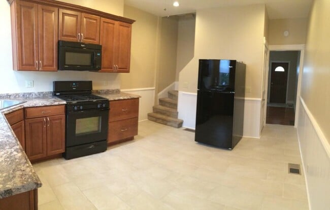 Building Photo - 160 Pearl St