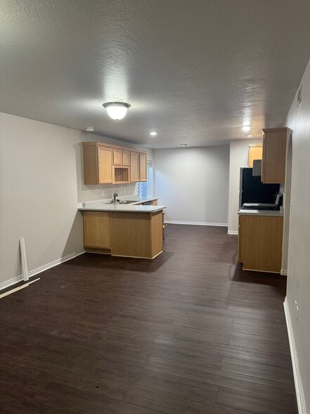 Kitchen/Living Room (2) - 6672 W Valley Oak Dr