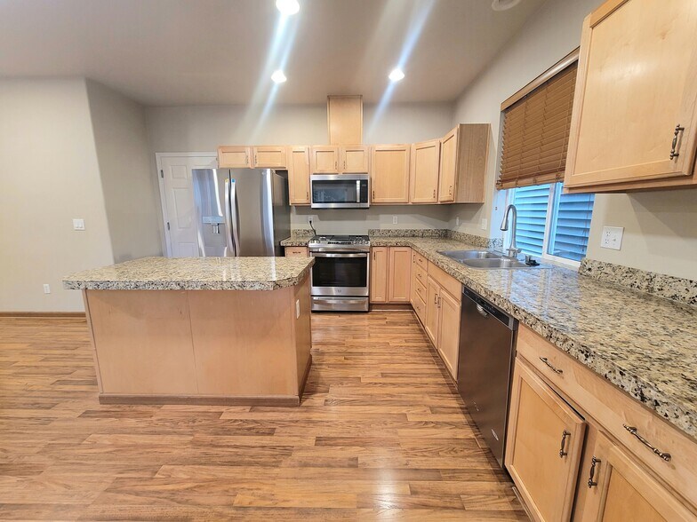 Building Photo - 19226 25th Ave SE