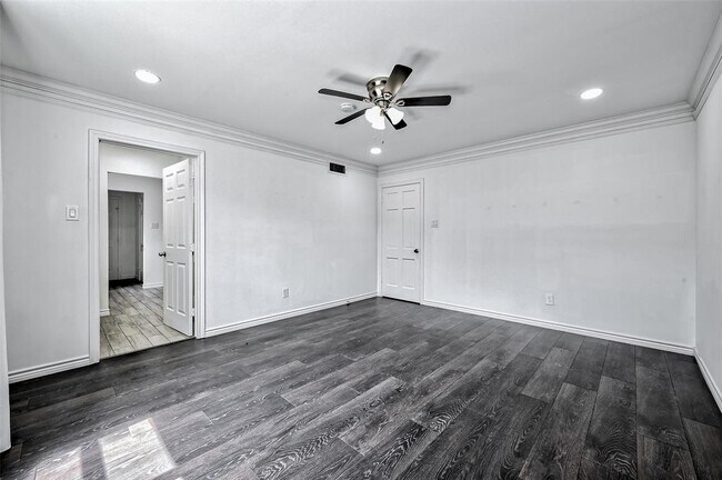 Building Photo - 5319 S Braeswood Blvd