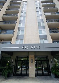 Building Photo - Upscale 1BR/1BA Condo with Balcony & City ...