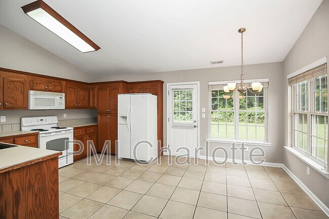Building Photo - 2510 S Ridge Ave
