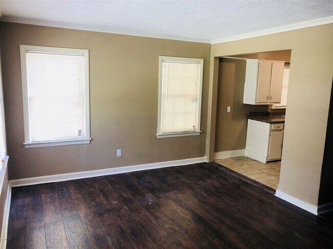 Building Photo - 1297 Vicoscia Ave