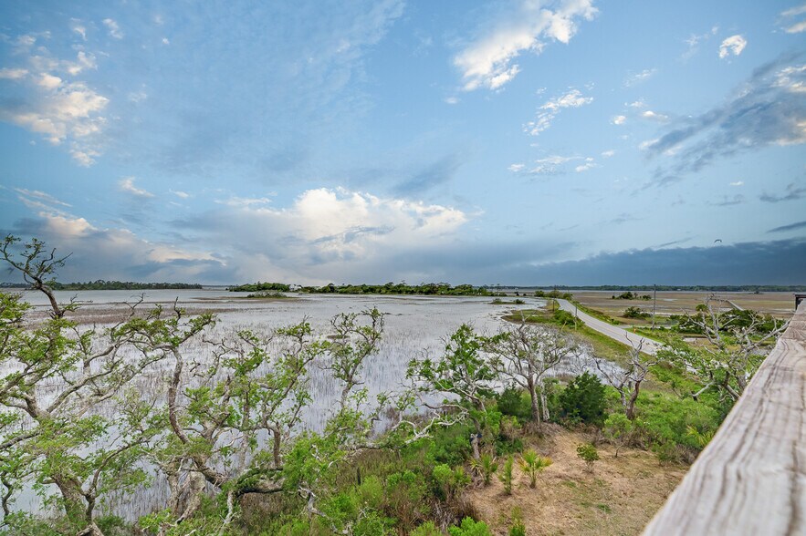 Building Photo - 2179 Sol Legare Rd