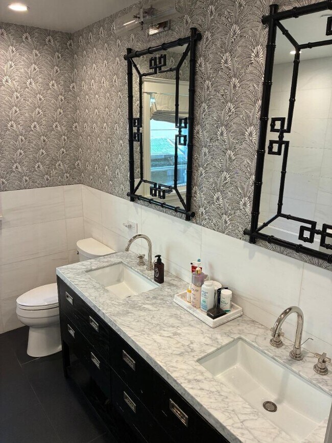 Building Photo - 212 Dwight Rd