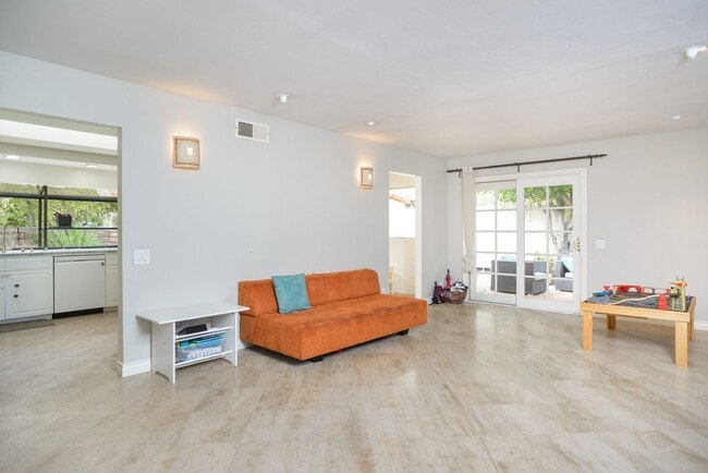 Building Photo - ***Available Now - Mid-term Lease ONLY *** Single Level 3 Bedroom, 2.5 Bath home in La Costa*****