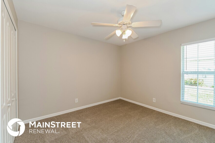 Building Photo - 631 NE 1st Pl