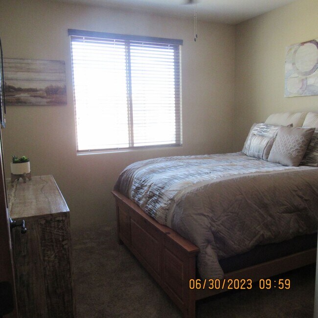 Building Photo - Beautiful Home with 57ft Boat Deep Garage! Can be rented Furnished or Unfurnished