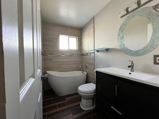 Building Photo - 3 Bedroom Home Centrally Located in Carson City