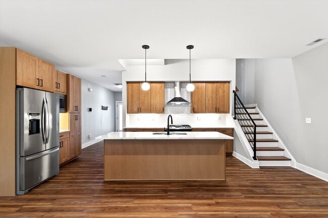 Building Photo - Modern 3BR Townhome in Millbank Village!
