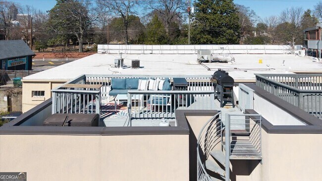 Building Photo - 307 Cherokee Ave SE