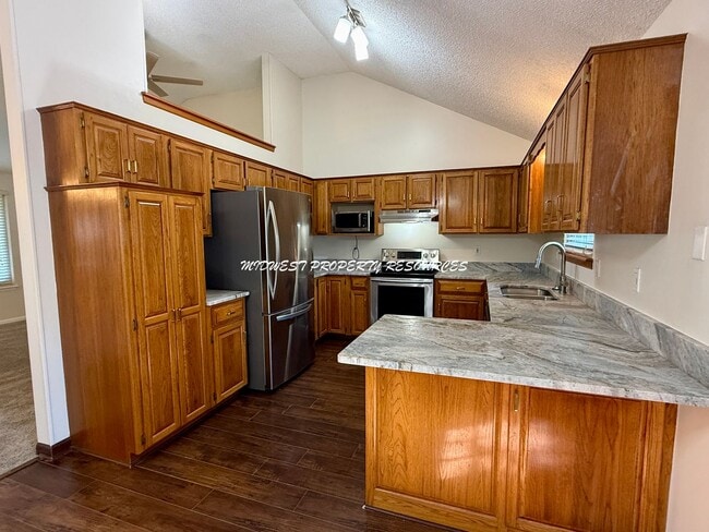 Building Photo - 719 S Park Dr
